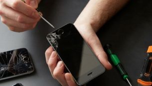 استخدام کارشناس تعمیر موبایل در موبایل کمک