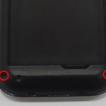 هفت پیچ نگهدارنده فریم میانی Galaxy S Plus تعمیری که در عکس با رنگ قرمز مشخص شده‌اند را باز کنید.