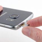 خشاب سیم کارت را از Galaxy S6 Edge تعمیری جدا نمایید.