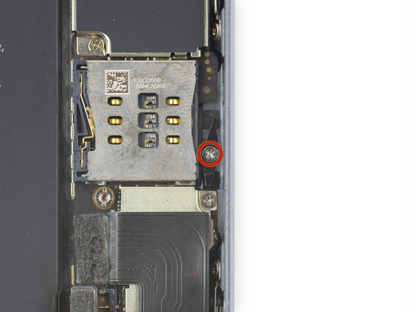 پیچ 2.1 میلیمتری نگهدارنده اجکتر سیم کارت آیفون 5S تعمیری را باز کنید.