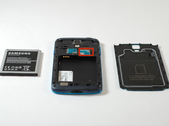 سیم کارت گلکسی اس 4 اکتیو (Galaxy S4 Active) تعمیری را هم از آن خارج نمایید.
