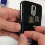 گوشی Galaxy S2 T989 تعمیری را مثل عکس اول در دستتان بگیرید.