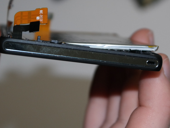 می‌توانید تعویض باتری اکسپریا ZL سونی (Sony Xperia ZL) را انجام داده و باتری جدید را در گوشی نصب کنید.
