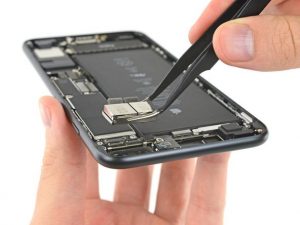تعمیر دوربین آیفون 7 پلاس اپل در موبایل کمک