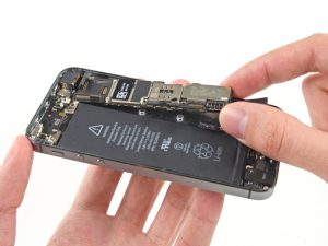 تعمیر برد آیفون 5S اپل در موبایل کمک