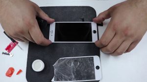 تعویض گلس ال سی دی آیفون 7 اپل را به موبایل کمک بسپارید!