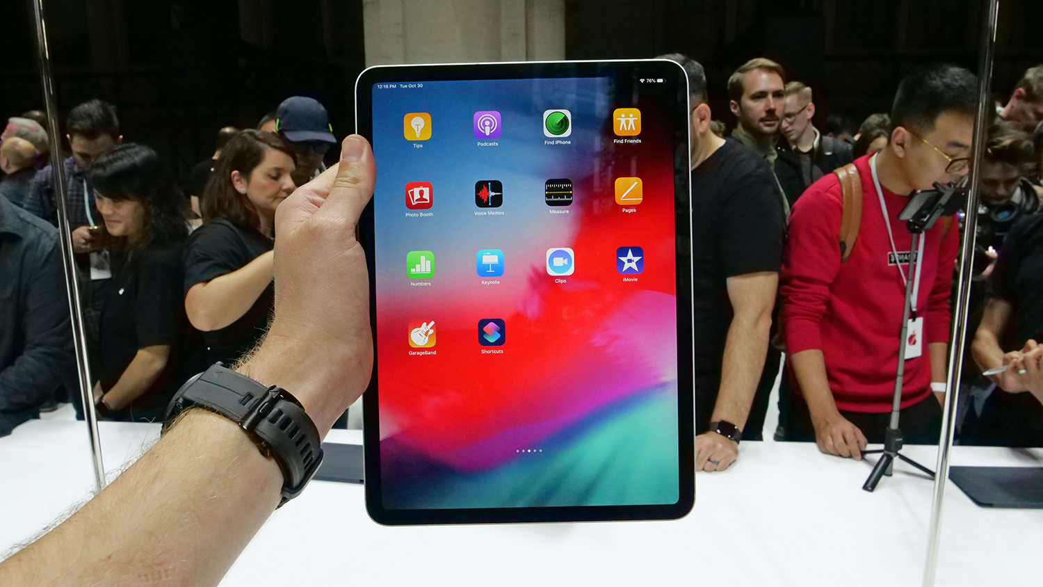 Планшет 11 pro. IPAD Pro 11 дюймов в руке. IPAD Pro 11 1 TB inside. IPAD Pro 11 в руках.