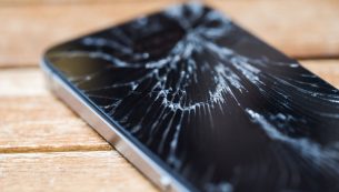 تعویض گلس یا شیشه شکسته آیفون ۱۱ (iPhone 11)